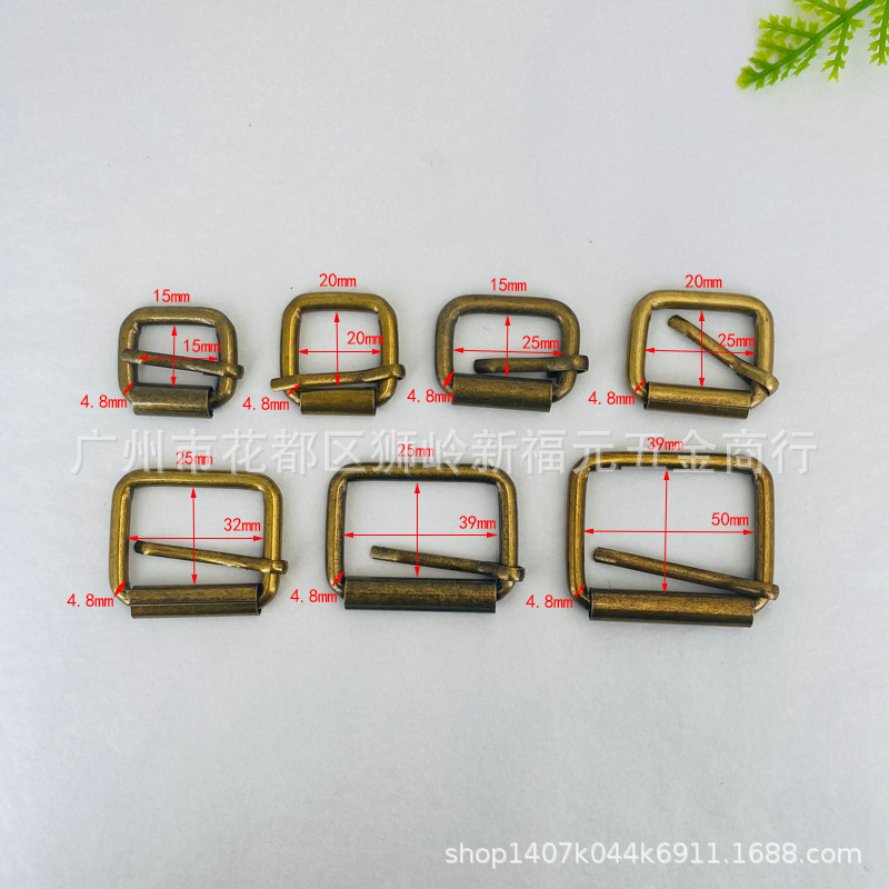 現物のカバンの金属の部品の針は古銅を掛けて日の字を調節してかばんの3段のボタンの針を掛けてボタンを通します。|undefined