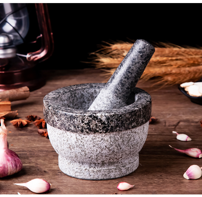 un cilindro de piedra negra tipo molino de piedra de grasa