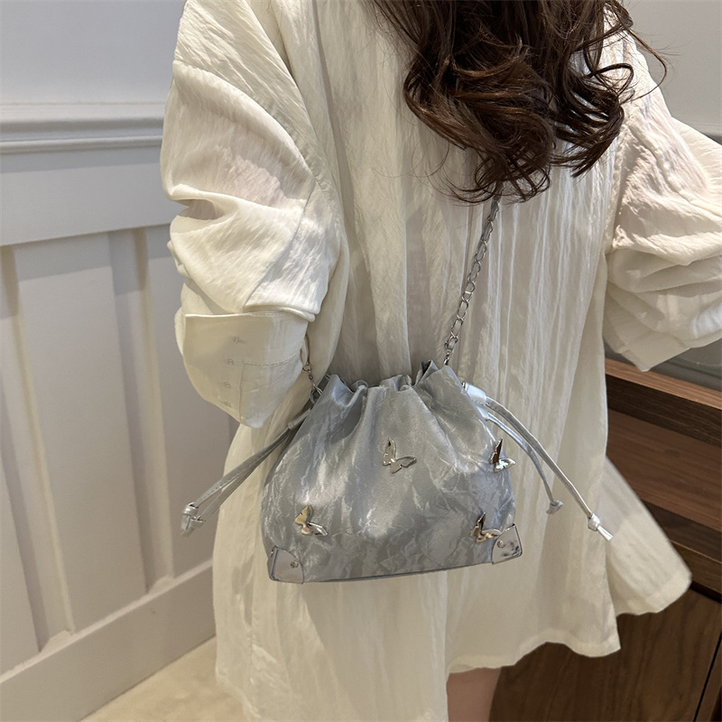 Bolso de cubo de mariposa súper fuego popular de este año primavera y verano nuevo bolso de cadena de todo fósforo de verano de moda bolso de hombro bandolera