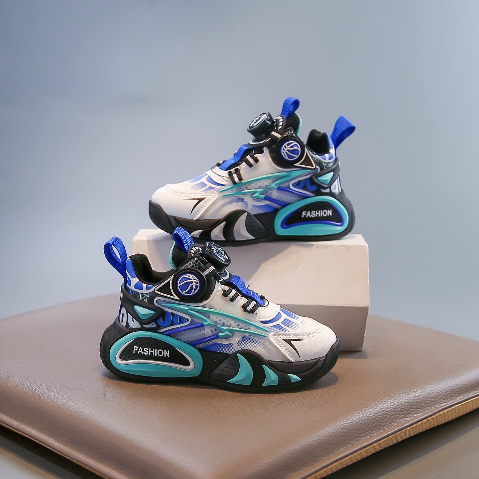 Zapatos deportivos para niños primavera y otoño 2026 nuevos zapatos de corrida transpirables de malla para niños zapatos de baloncesto para niños