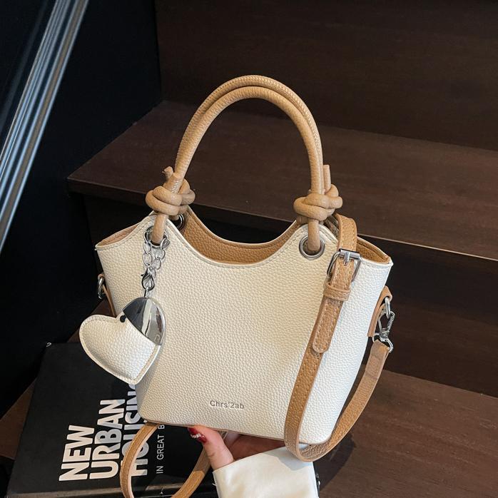 Moda de verano bolso de cubo de mano mujer 2025 nuevo producto diseño de nicho bolso de viaje bolso de mensajero casual simple