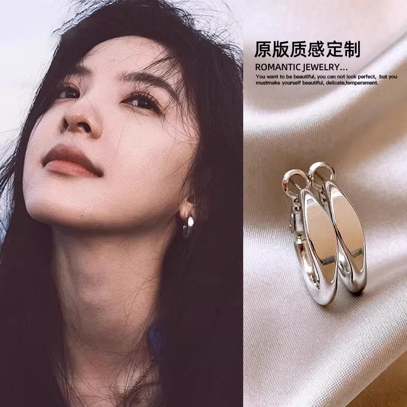 Zhang Ruonan's Same Style Silver Hoop Earrings for Women, 2026 New Model, High-End Luxury Earrings Suitable for Round Faces