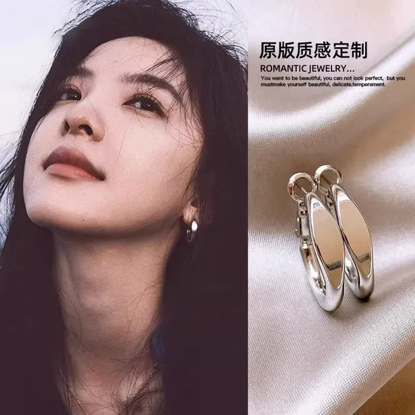 Zhang Ruonan's Same Style Silver Hoop Earrings for Women, 2026 New Model, High-End Luxury Earrings Suitable for Round Faces