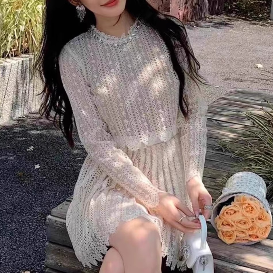 Exquisite Parisian Style 2025 Autumn and Winter Heavy Diamond Round Neck Dress Skirt Flower Lace Pleated Fake Two-Piece Dress