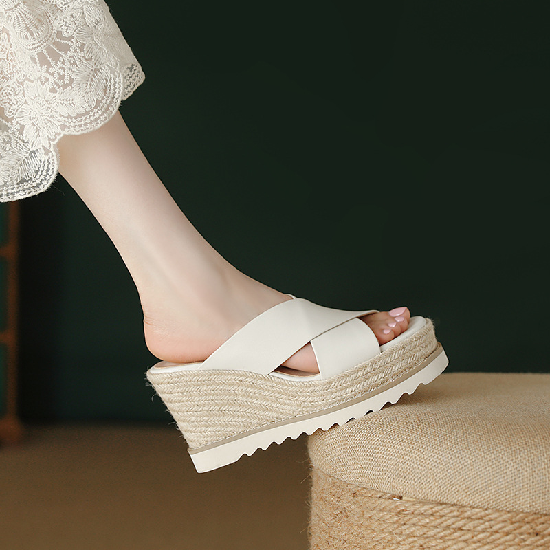 Sandal cao gót nữ đế xuồng đan rơm hở mũi quai chéo bản to — màu trắng ngà, bạc