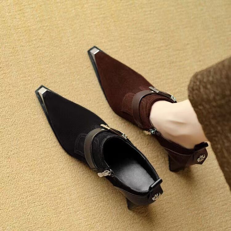 Pointed-toe vintage style new buckle deep-cut women's shoes with chunky heels, genuine leather and sheepskin, high heels with metal decoration, fashionable Pointed-toe vintage style new buckle deep-cut women's shoes with chunky heels, genuine leather and sheepskin, high heels with metal decoration, fashionable