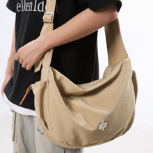 花儿与少年同款饺子包运动斜挎包男旅行包大容量单肩女运动健身包