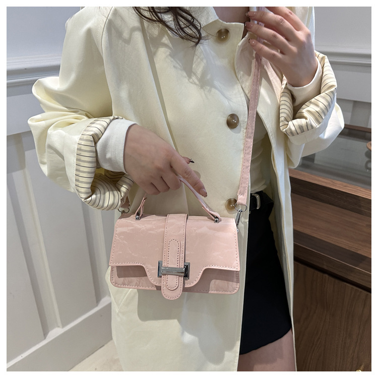 2024 New style women's trendy, fashionable and high-quality single-shoulder handbag, autumn commuting crossbody small square bag undefined