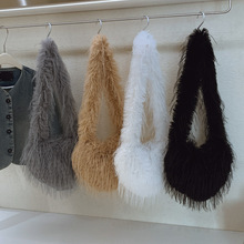 跨境新款流苏心形毛毛包辣妹风心形火鸡毛斜挎包大容量毛绒单肩包
