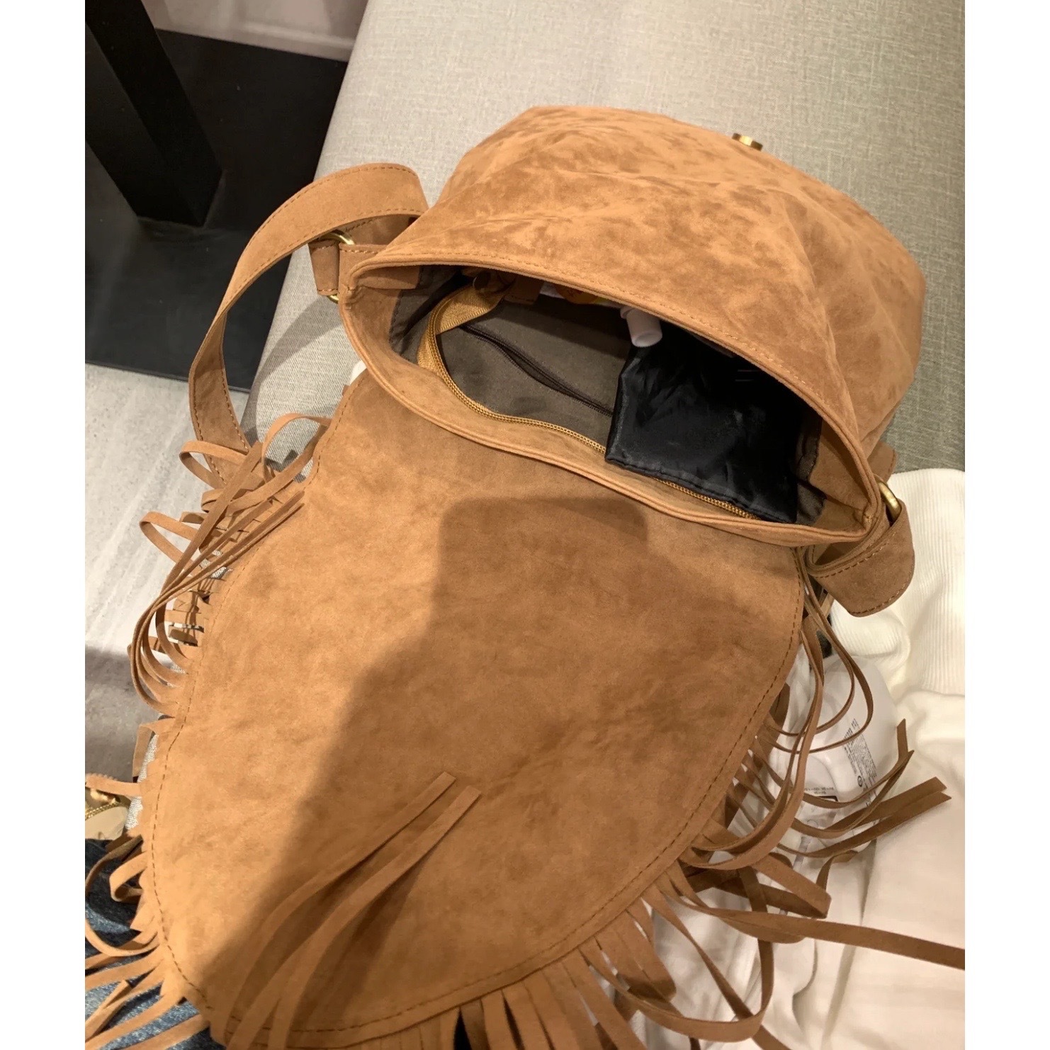 Women's Suede Tassel Saddle Crossbody Bag For Everyday Style_voghion.com