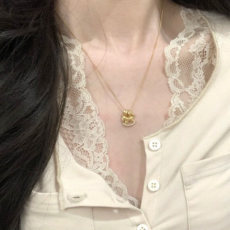 中古ゴールデンカルーセルランニングリングネックレス女性用ヴィンテージ絶妙で多用途なネックレスニッチデザイン鎖骨チェーン|undefined