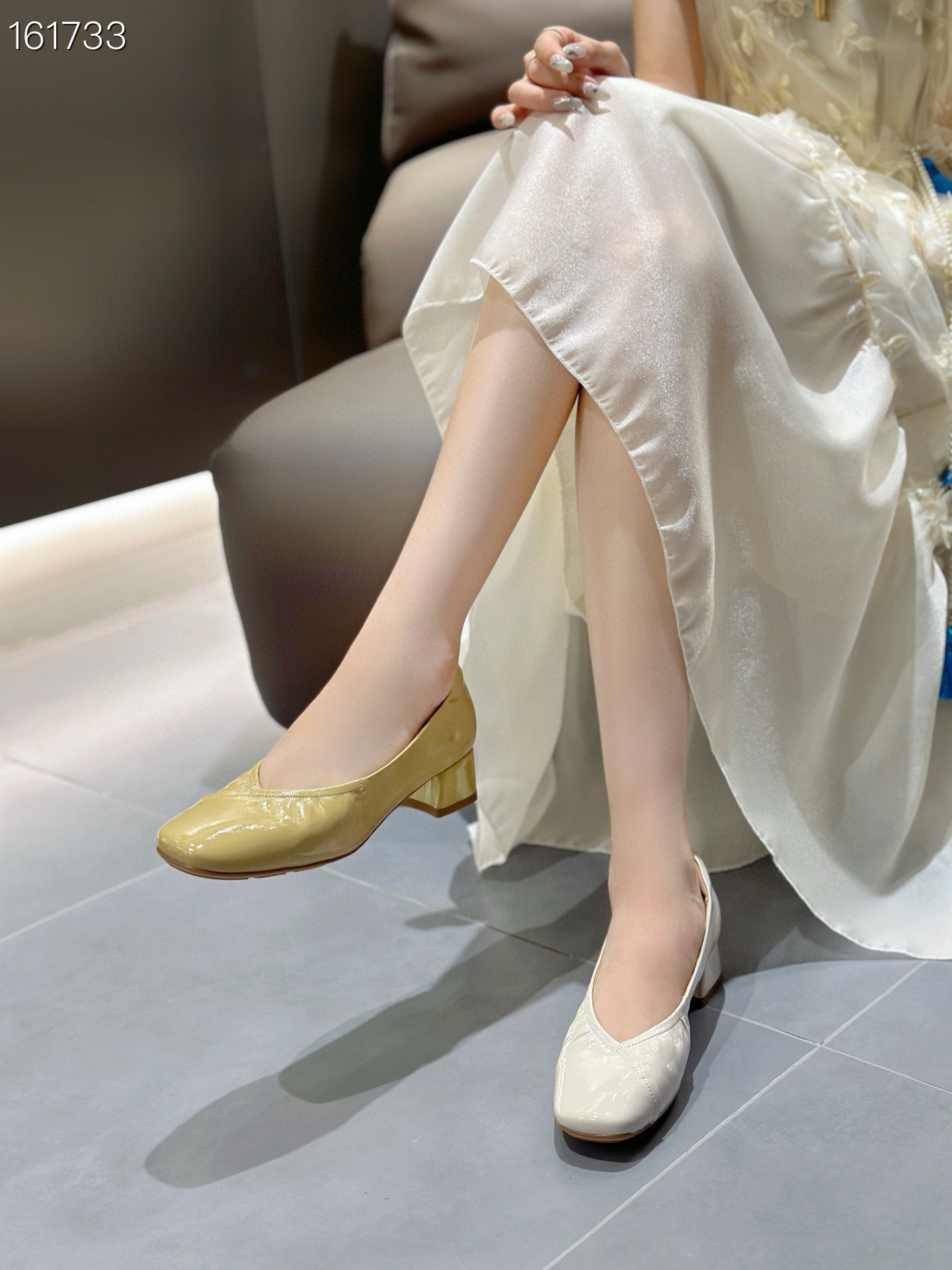Giày nữ mũi vuông miệng nông da bóng nơ gót trung bình — Màu đen, Màu vàng kem, Màu trắng nhạt, Màu mơ chi tiết 1