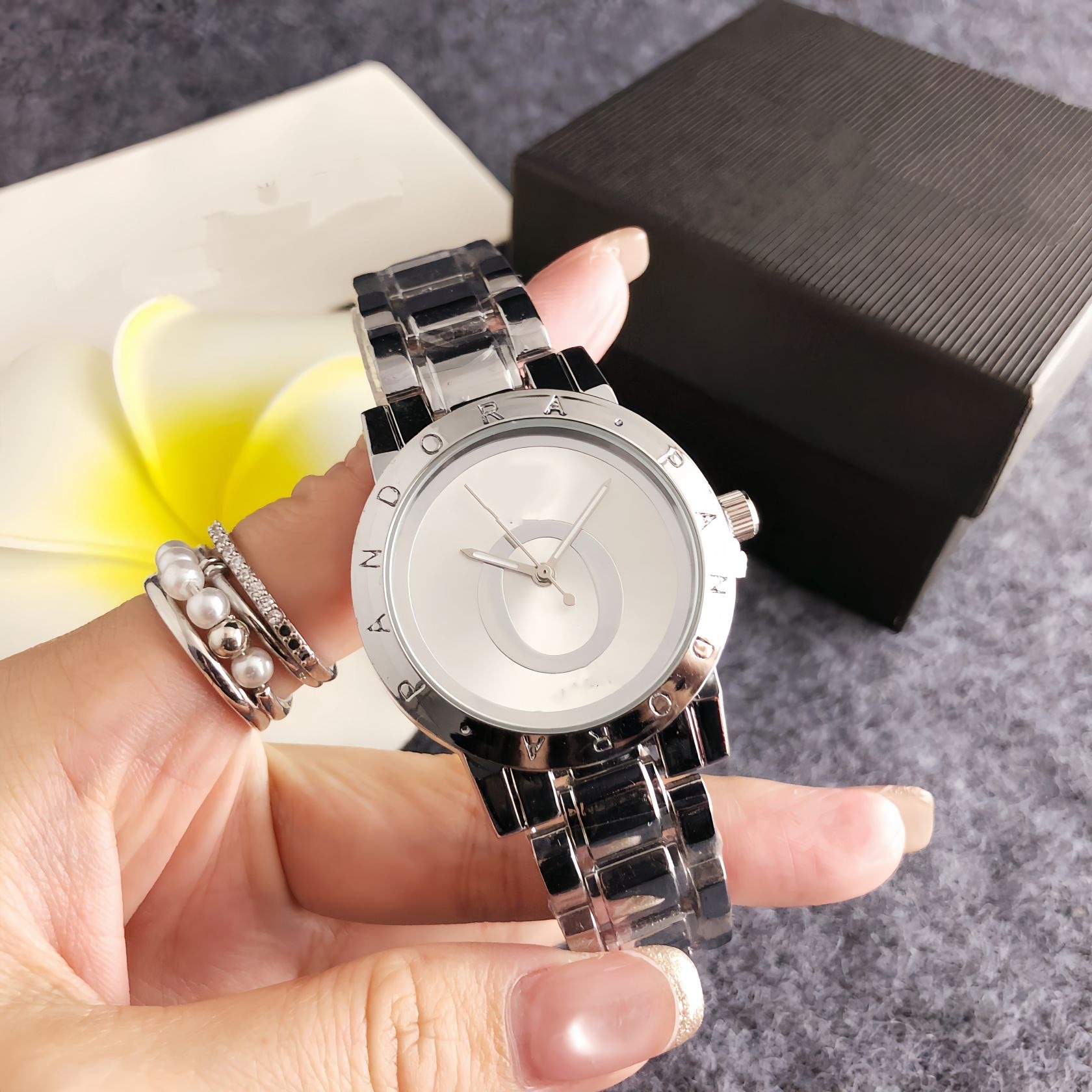 Fashionable Silver Steel Band Watch White Plate Ring Quartz Women's Watch Commuting Date Light Luxury Simple High-End Watch