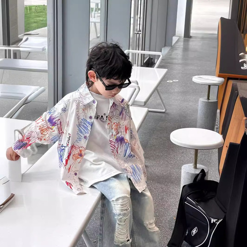 Tairu 2024 spring new Korean style boys' fashion graffiti fashionable shirts children's tops are versatile and trendy