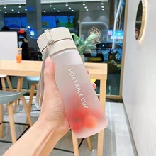 �����\�ӱ�y����ˮ����������Ů����ˤ���s�������sˮƿ