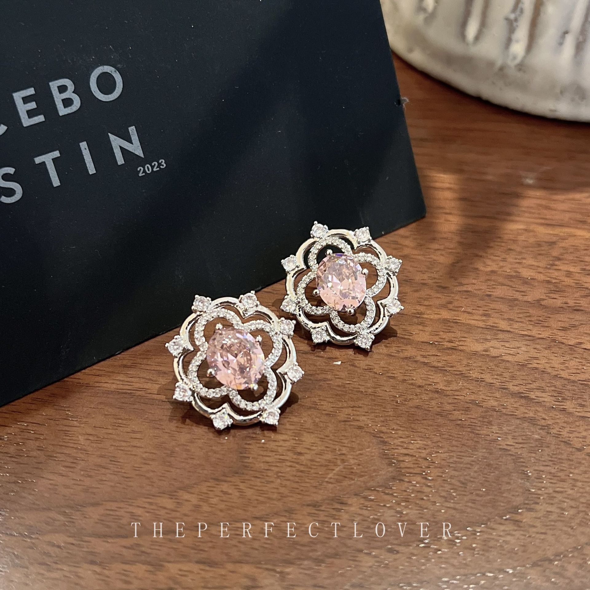 Designer style, niche design, hollow flower earrings, light luxury temperament, high-end earrings, and earrings for women_voghion.com