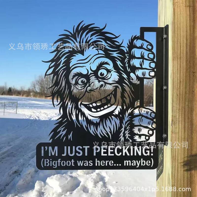 Cross-Border Bigfoot Peeking Metal Wall Sign