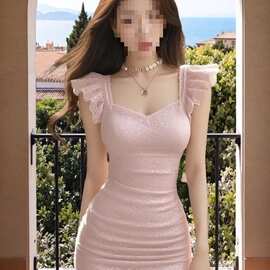 粉色方领蕾丝连衣裙女2025新款夏季性感包臀裙轻奢高级感漂亮裙子