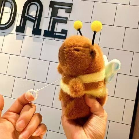 かわいいぬいぐるみカピバラの羽キーホルダー蜂カピバラ振動人形スクールバッグペンダントギフト|undefined