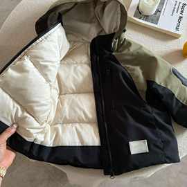 儿童连帽冲锋衣男夹棉冬款小童拼色棉衣洋气潮宝宝贴标外套女加厚