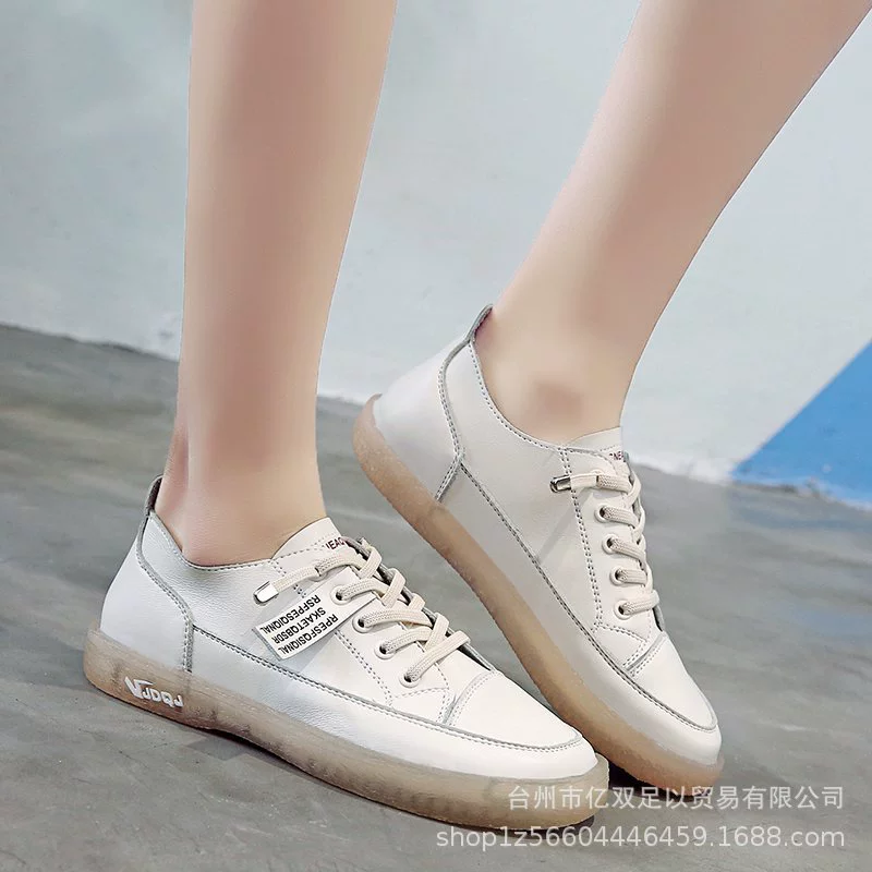 Белые туфли женские на весну и осень 2021, новые модные повседневные женские кроссовки на плоской подошве в Корейском стиле с круглым носком на шнуровке и мягкой подошве для студентов