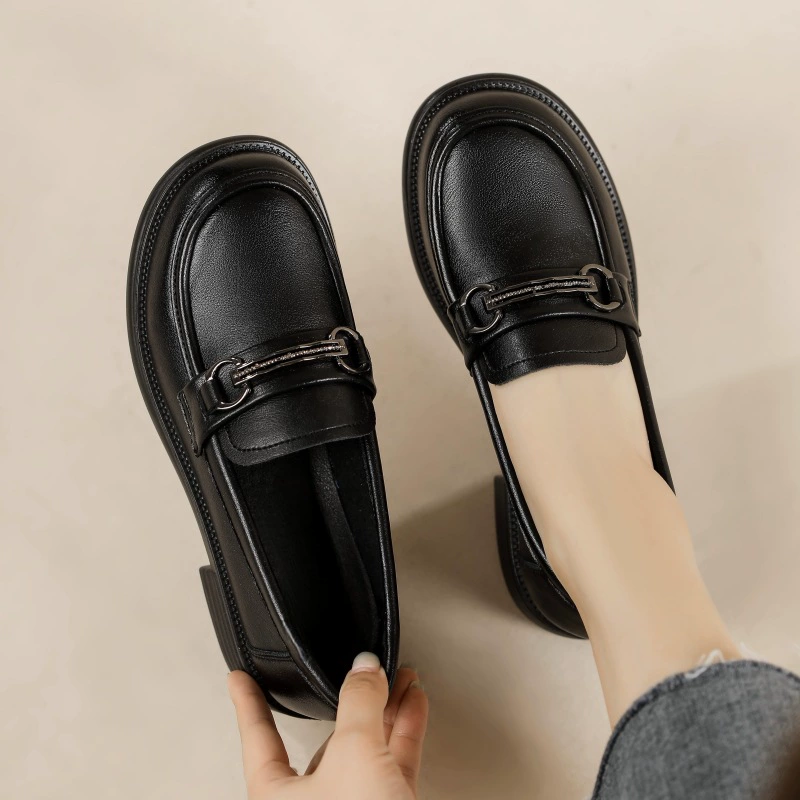 Мокасины из натуральной кожи, женские новые маленькие кожаные туфли на плоской подошве в английском стиле, однослойные туфли, Рабочая обувь на плоской подошве с металлическим каблуком, не уставшие ноги