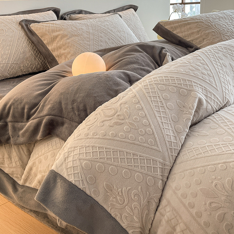 Cama de terciopelo de leche tallada de alta gama de lujo ligero de cuatro piezas de terciopelo de coral de invierno de doble cara más funda de edredón de sábana de terciopelo de tres piezas