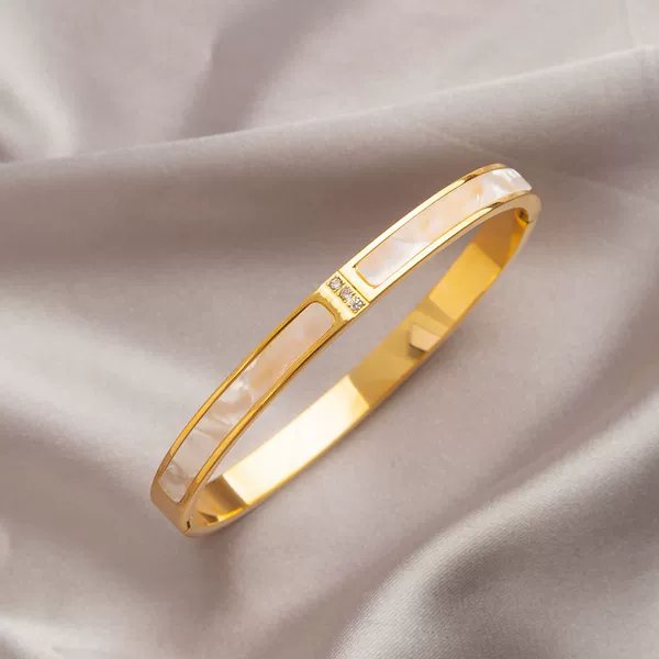 Golden three -diamond shell bracelet