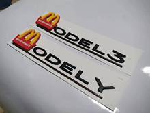 适用于特斯拉ModelY/3/改装麦当劳英文车标后尾标迷你车贴黑色