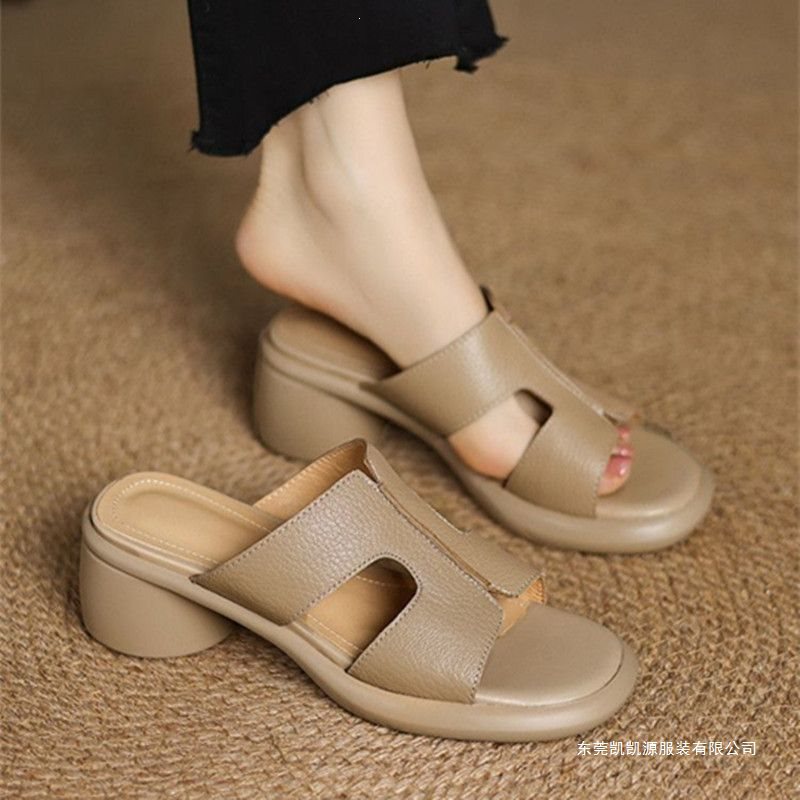 New Summer Style Silent Slippers for Women, Comfortable Soft-Soled Slip-Ons for Outdoor Wear, Good-Looking and Suitable for Wearing with Skirts, Not Tiring on the Feet, Mom Shoes New Summer Style Silent Slippers for Women, Comfortable Soft-Soled Slip-Ons for Outdoor Wear, Good-Looking and Suitable for Wearing with Skirts, Not Tiring on the Feet, Mom Shoes