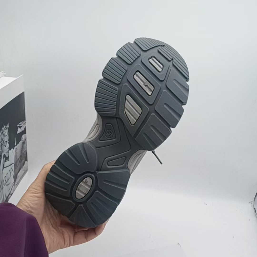 2025 invierno nuevo algodón zapatos de zapatos para niños zapatos para niños zapatos de carreras casuales para niños zapatos para mujeres más