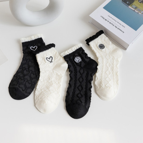 New socks women's socks embroidered love bubble mouth lace shallow mouth Japanese cotton socks embossed women's boat socks wholesale