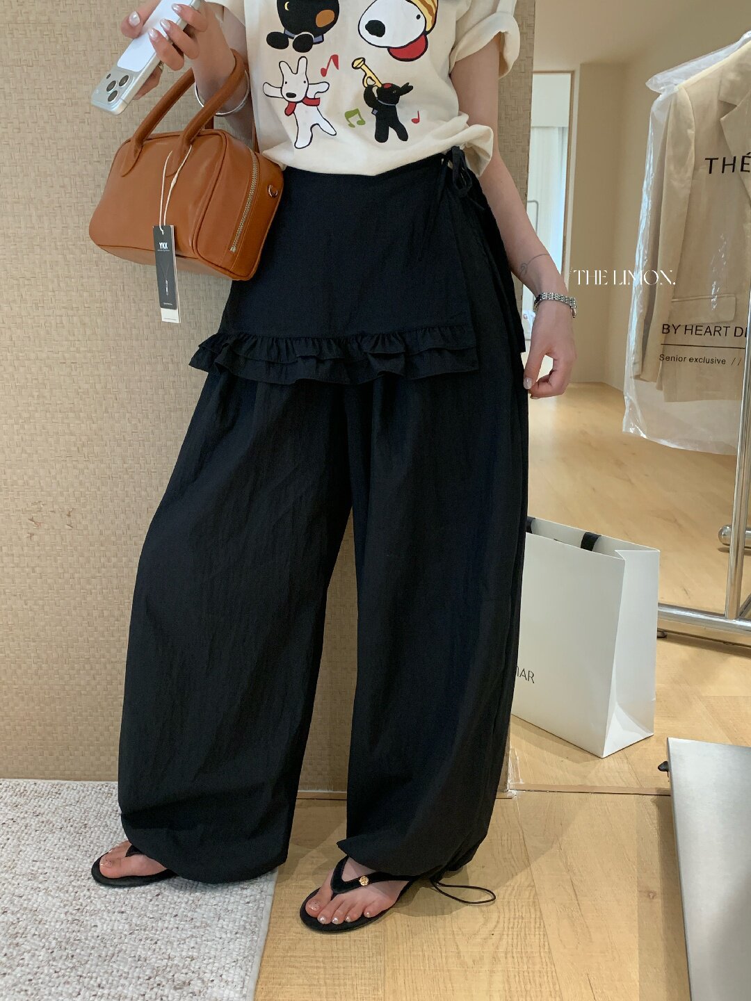 Quần culottes nữ ống rộng cạp cao, phối viền ren xếp tầng, dáng suông rộng, thanh lịch và thoải mái — màu đen, Xanh da trờicolor, màu trắng, Đá vôi chi tiết 11