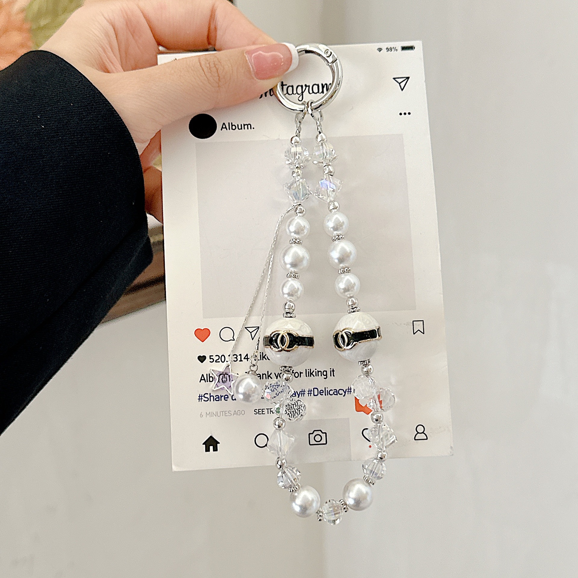 Cadena de teléfono móvil de alta gama hecha a mano de boutique, cadena de pulsera de fragancia pequeña de lujo ligero, cordón de teléfono móvil de moda, teléfono móvil corto/colgante