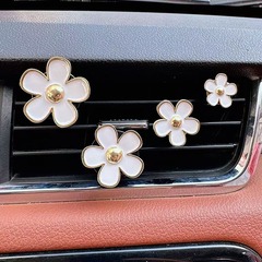 車の噴出口の香薫はエアコンの香水を挟んで合金の小さいデイジーの花の合金の車内のアクセサリーのセットの男女を挟みます。
