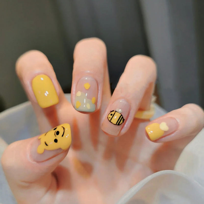 Cartoon Winnie the Pooh Bee Short Wearing Nail Art Reusable Removable Fake Nail Patch Finished Cartoon Winnie the Pooh Bee Short Wearing Nail Art Reusable Removable Fake Nail Patch Finished