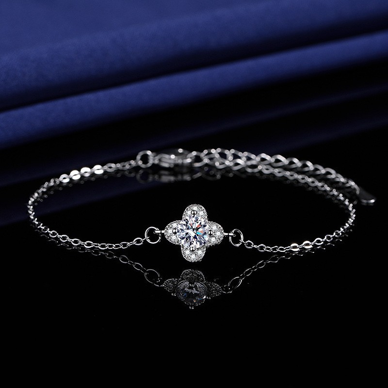 Nueva pulsera de un solo diamante con trébol de cuatro hojas