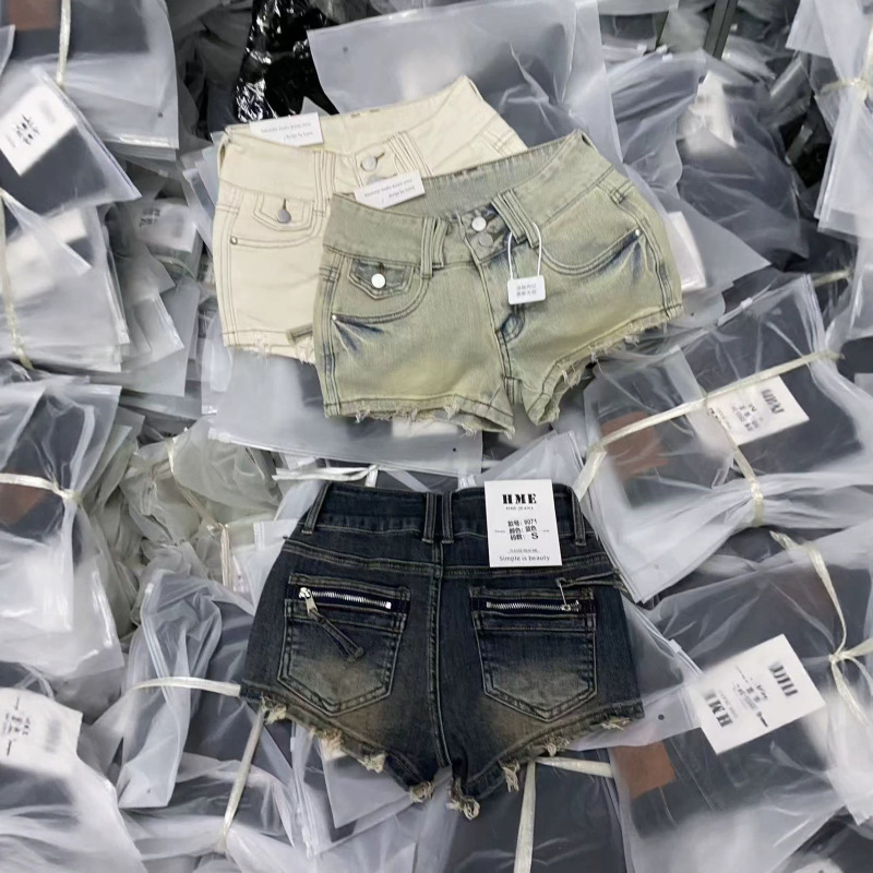 American Retro Sexy Low-Waist Frayed Denim Shorts for Women, Spring and Summer Thin Style, Hot Girl Style, Tight-Fitting, Slimming, Ultra-Short Shorts 8071 American Retro Sexy Low-Waist Frayed Denim Shorts for Women, Spring and Summer Thin Style, Hot Girl Style, Tight-Fitting, Slimming, Ultra-Short Shorts 8071