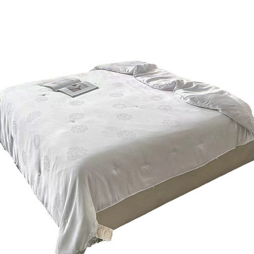 Handmade silk quilt 100 pure cotton double palace mulberry silk summer quilt air conditioning quilt core spring autumn quilt winter quilt mother quilt wholesale