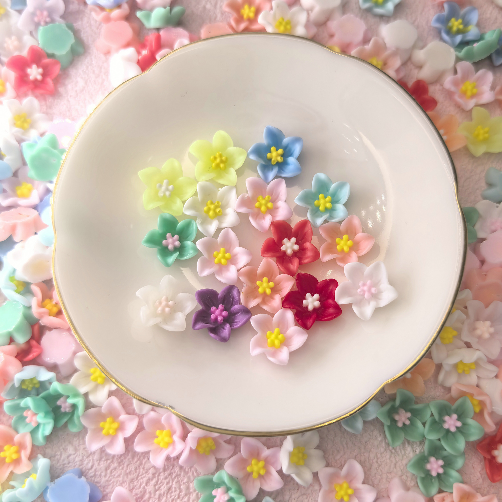 树脂配件新款百合五瓣花美甲DIY手机壳奶油胶发夹发饰配件批发