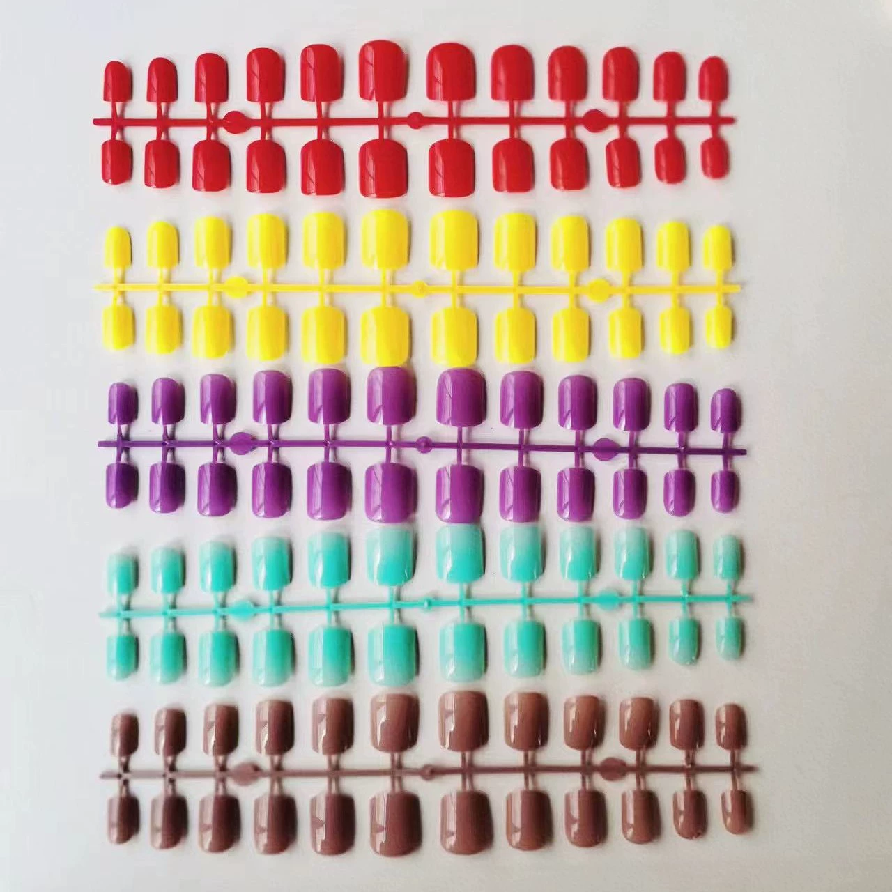 Прямые поставки с фабрики: разноцветные короткие квадратные и круглые накладные ногти с масляным покрытием, 24 штуки, полное покрытие, многоцветные, оптом, короткий стиль, нейл-арт.