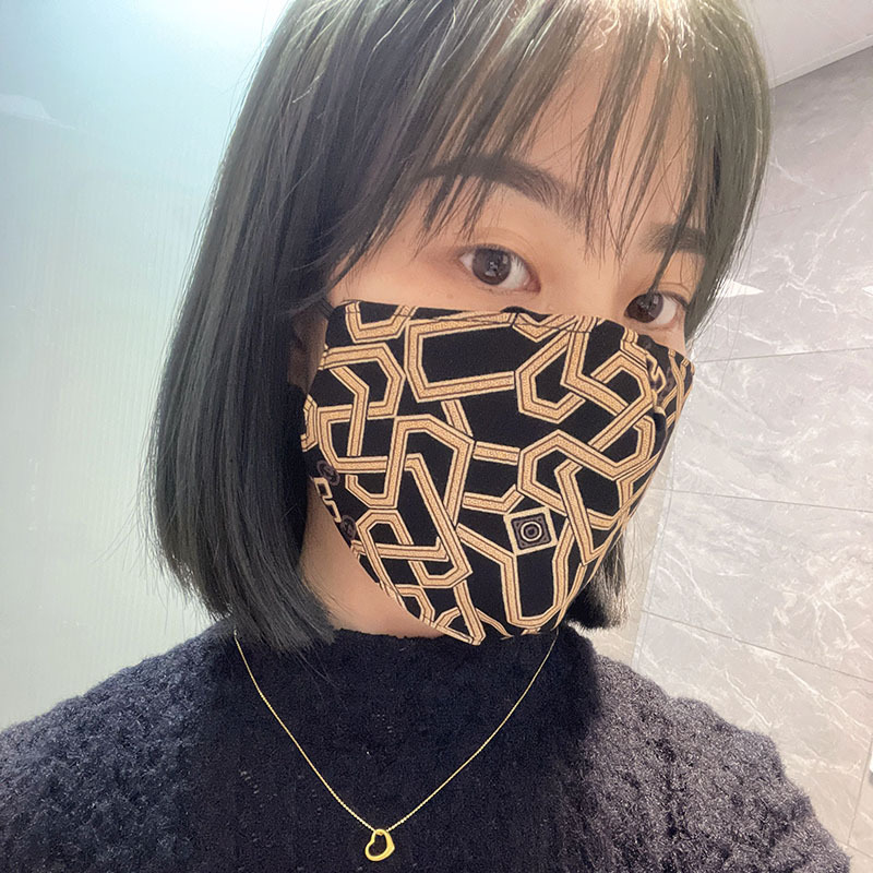 マフラーの女性の薄いタイプの春秋の頚椎の首のカバーの韓国版の百合の保温のファッションの偽の襟の新型のマフラーの三角のタオル|undefined