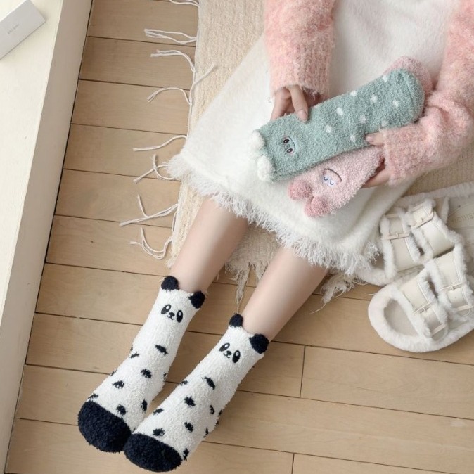 Calcetines de Piso de Terciopelo Coral de Poliéster Antiolor y Bordados para Invierno
