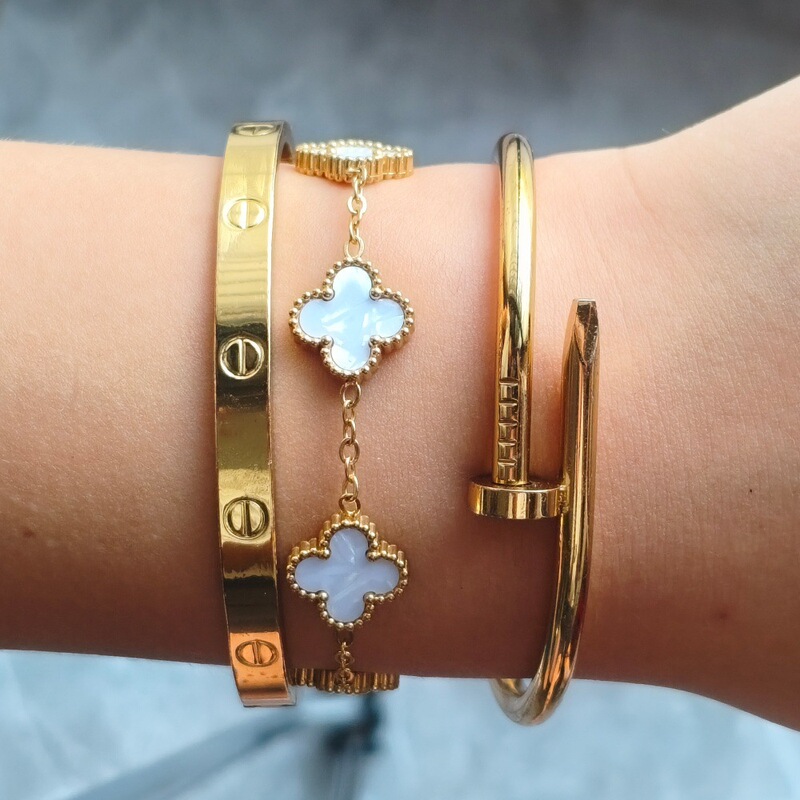 High-end four-leaf clover bracelet, women's light luxury niche exquisite jewelry, versatile and sophisticated accessory