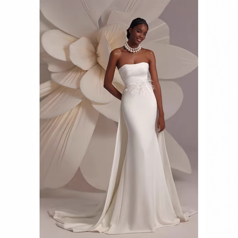 New French-Style Satin Simple Strapless Mermaid Wedding Dress, Two-Way Wear with Detachable Train, Two-Piece Set with Feathers, Factory Direct Sale
