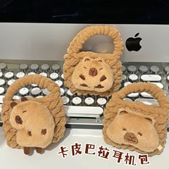 創意的な漫画のカピバラのニットのイヤホンの包みのペンダントのかわいいカピバラのかぎ針の編みのキーホルダーは卸売りを飾ります。