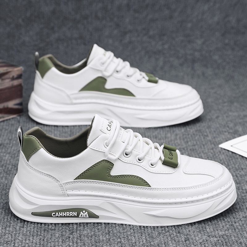 Pequeños zapatos blancos de cuero para hombres zapatos de skate estudiantes juveniles primavera 2025 nuevos zapatos de moda para hombres zapatos de moda casuales