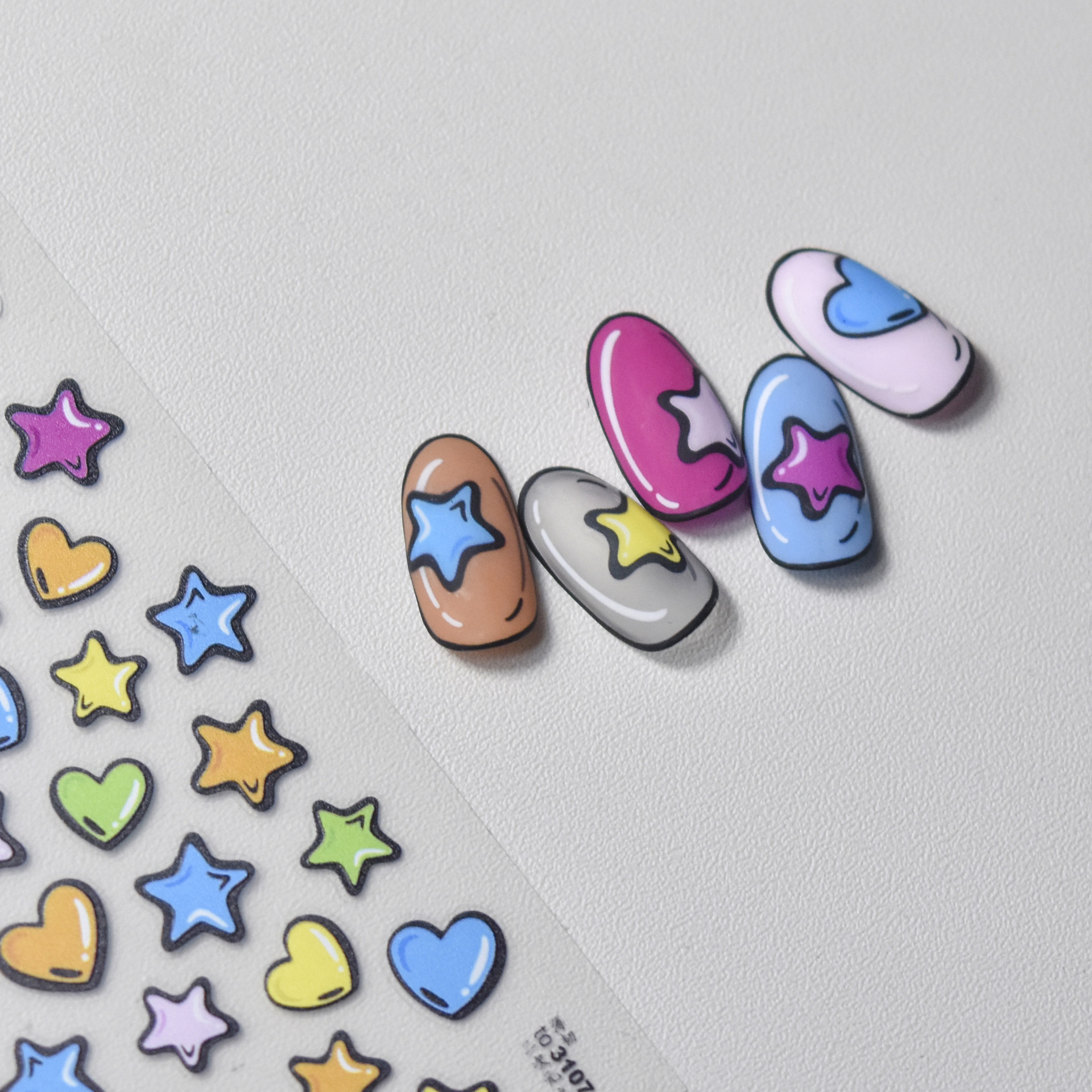 Alivio de uñas dopamina estilo de dibujos animados lindo amor color caramelo pegatina de uñas adhesivo decoración de uñas al por mayor