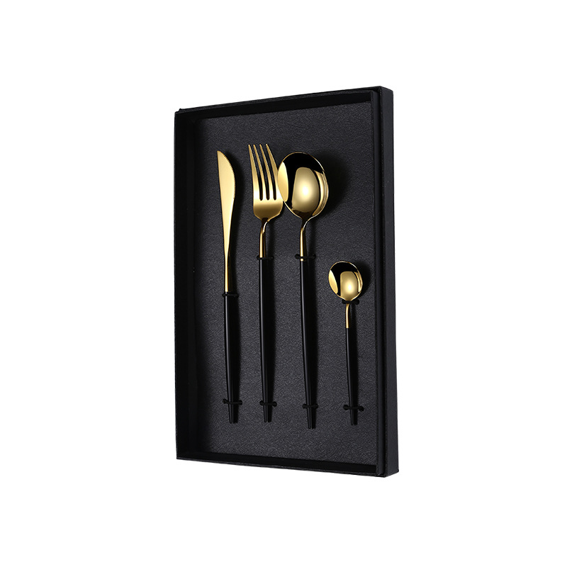 Portugisisk bestiksæt i rustfrit stål med guld finish_voghion.com