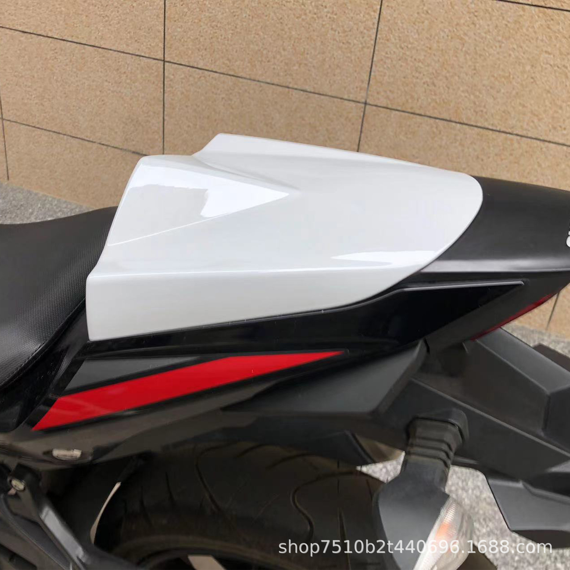 Suitable for Suzuki Gsx250/Gsx250R Modified Rear Hump Rear Tail Cover 3Rd Generation Rear Hump from 21 to 26 Years